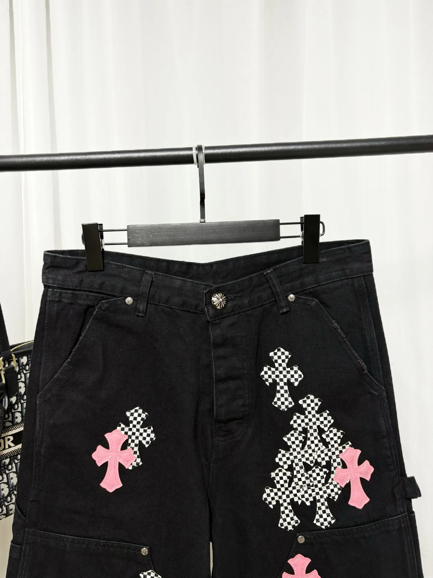 Chrome Hearts Chrome Hearts ， Premium ， ， 、 。 Series ， ， ， ， 。 Pink +Black White ， ， ， ， ， ， ， ， 。 ， 、 ，Retro 。 ， ， ， 。 ， Size S-XL，
